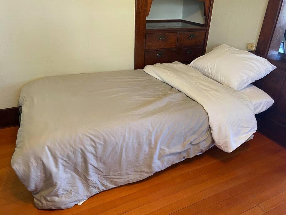 Historic Downtown Riverview Flat, No. 2 อัสตอเรีย ภายนอก รูปภาพ
