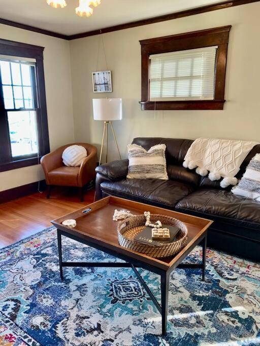 Historic Downtown Riverview Flat, No. 2 อัสตอเรีย ภายนอก รูปภาพ