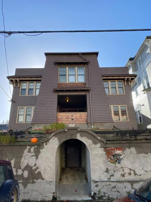 Historic Downtown Riverview Flat, No. 2 อัสตอเรีย ภายนอก รูปภาพ