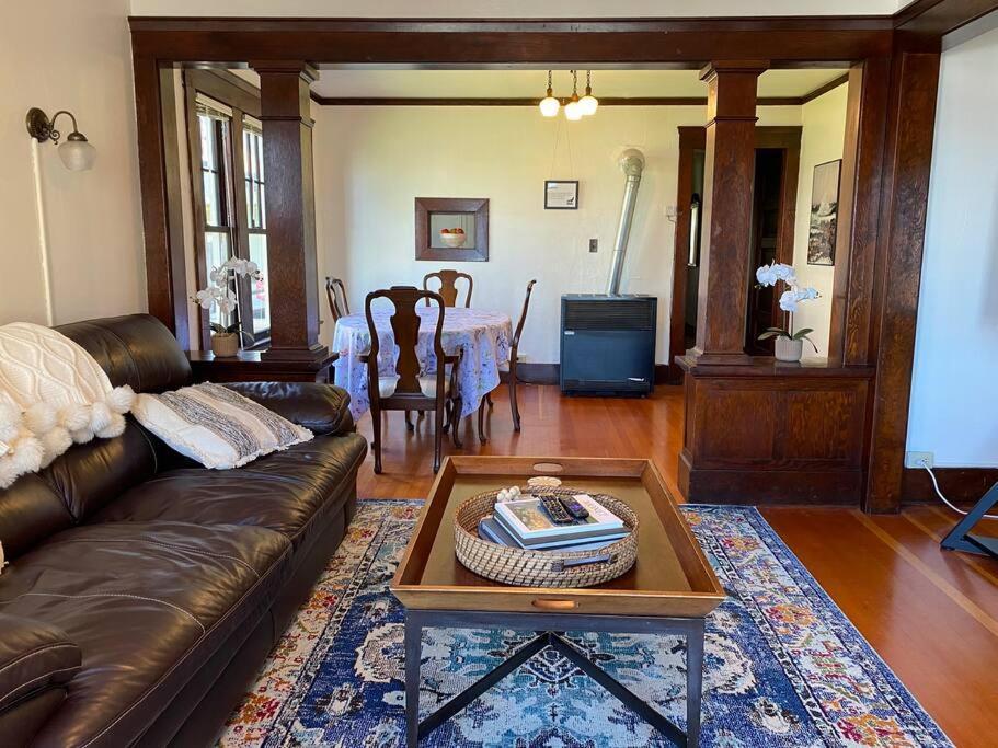 Historic Downtown Riverview Flat, No. 2 อัสตอเรีย ภายนอก รูปภาพ