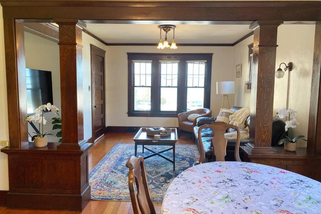 Historic Downtown Riverview Flat, No. 2 อัสตอเรีย ภายนอก รูปภาพ